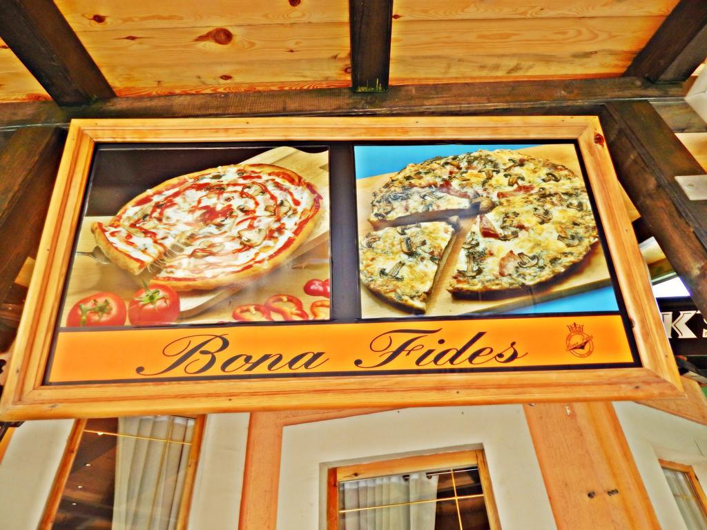 Caffe Pizzeria I Apartmani Bona Fides Nm Nova Varos Ngoại thất bức ảnh