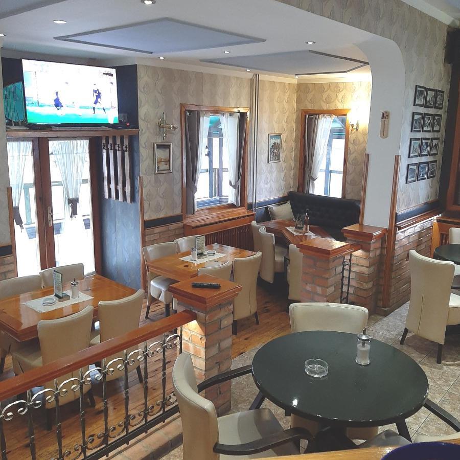 Caffe Pizzeria I Apartmani Bona Fides Nm Nova Varos Ngoại thất bức ảnh